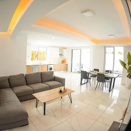 Villa Saturn Larnaca